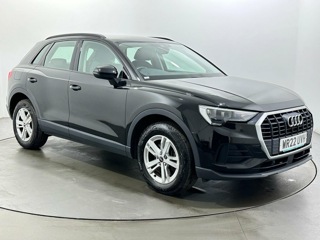 Audi Q3 1.4L Technik Black