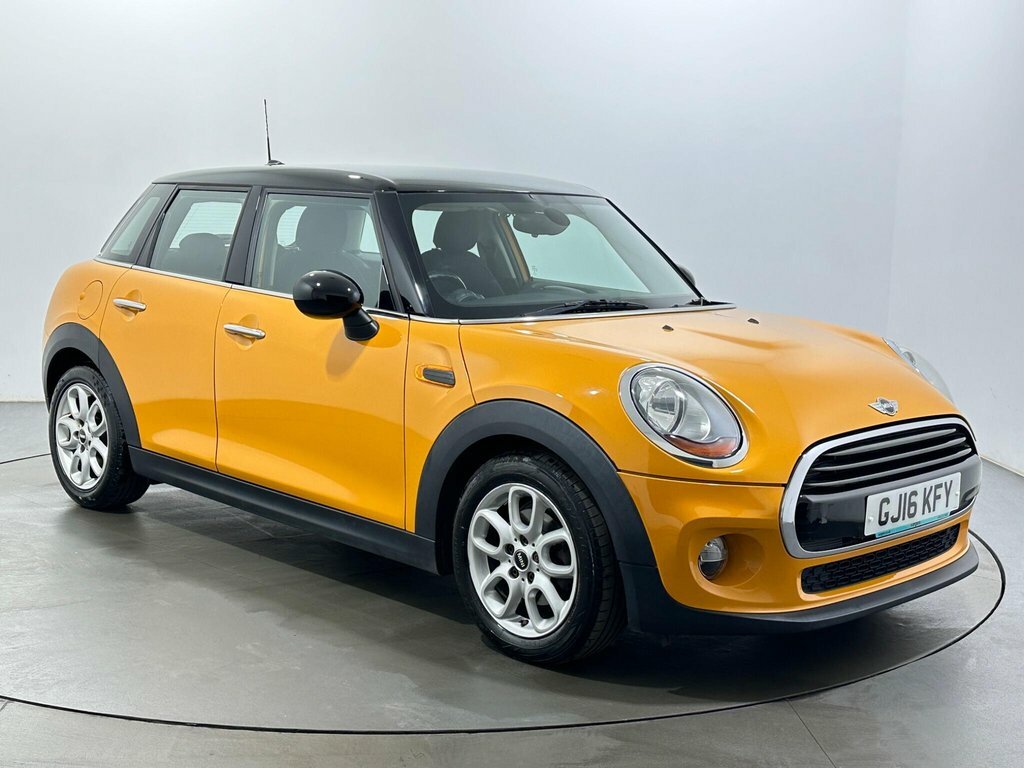 Mini Hatch 1.5L Cooper Orange