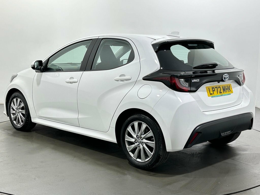 Toyota Yaris 1.5L Icon LP72MHK White #5