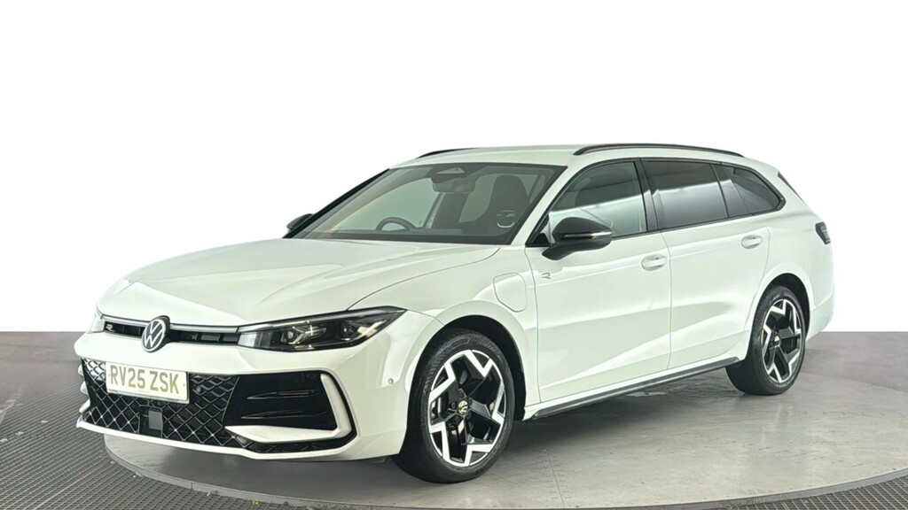 Volkswagen Passat 1.5 Tsi Ehybrid 19.7Kwh R-line Estate P White