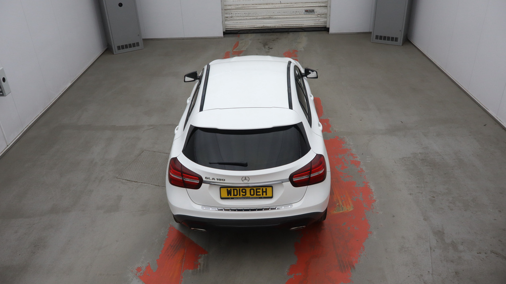 Mercedes-Benz GLA Class 1.6 Gla180 Urban Edition Suv 7G-dct Eur White #2