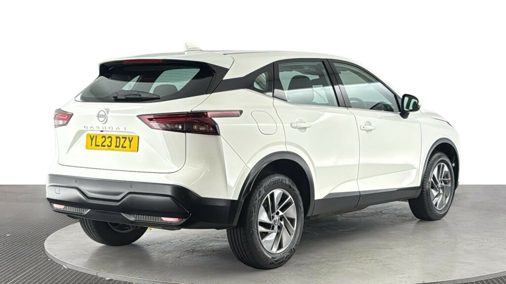 Nissan Qashqai 1.3 Dig-t Mhev Acenta Premium Suv Hybri YL23DZY White #4