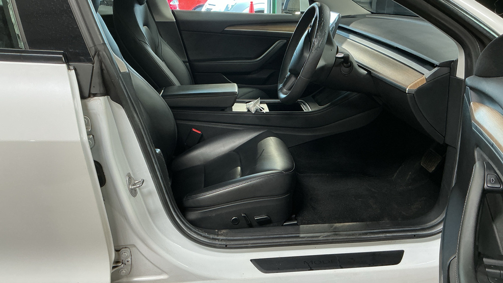 Tesla Model 3 Dual Motor Long Range Saloon 4 AF71ZBY White #4