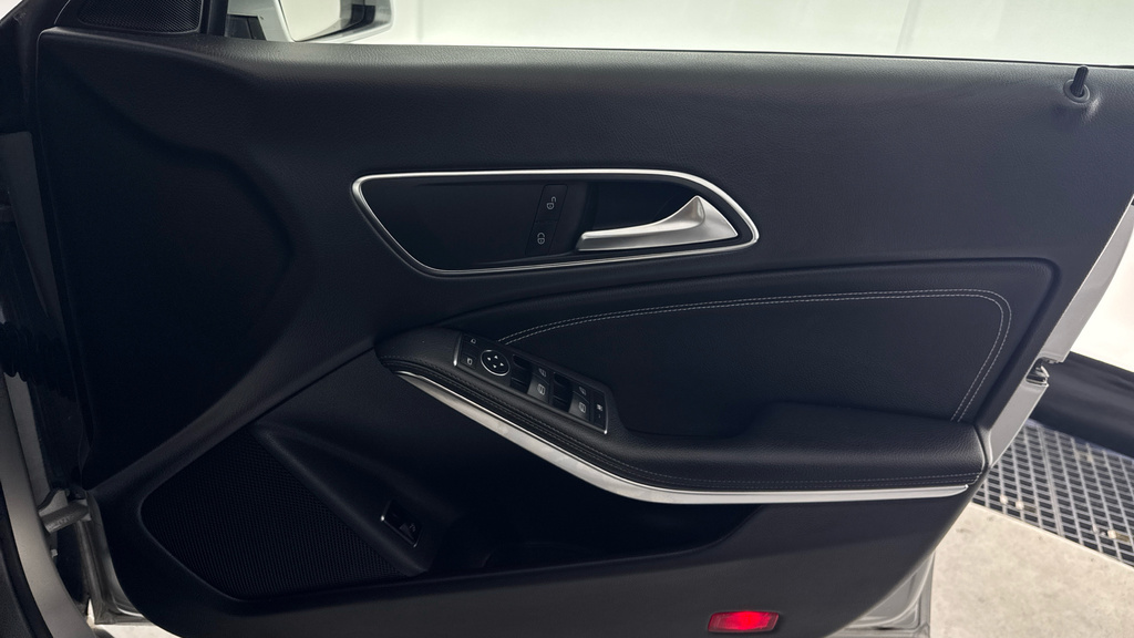 Mercedes-Benz CLA Class 2.1 Cla220d Black #21