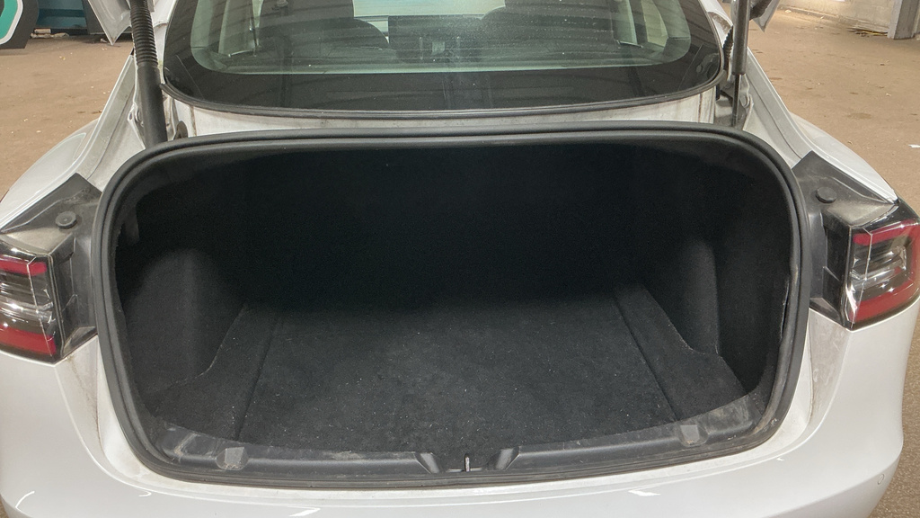 Tesla Model 3 Dual Motor Long Range Saloon 4 White #2