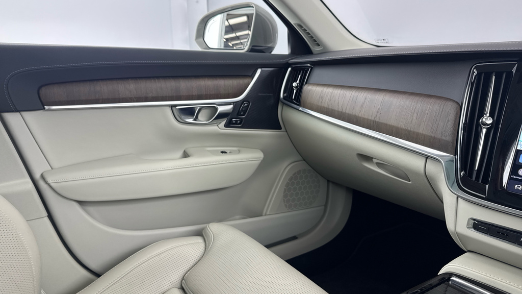Volvo V90 2.0 B4d Momentum Blue #37