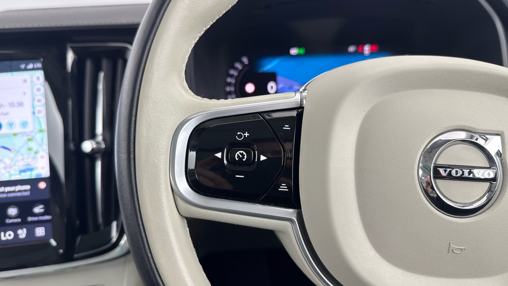 Volvo V90 2.0 B4d Momentum Blue #41