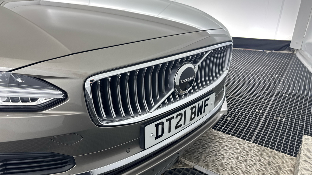 Volvo V90 2.0 B4d Momentum Blue #28