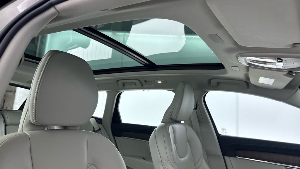 Volvo V90 2.0 B4d Momentum Blue #16