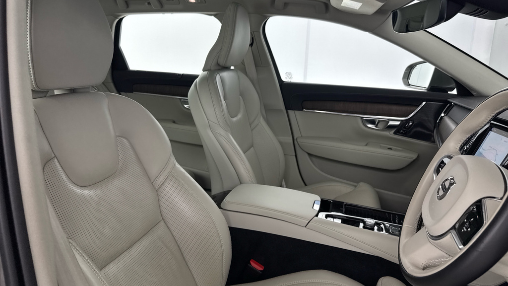 Volvo V90 2.0 B4d Momentum Blue #17