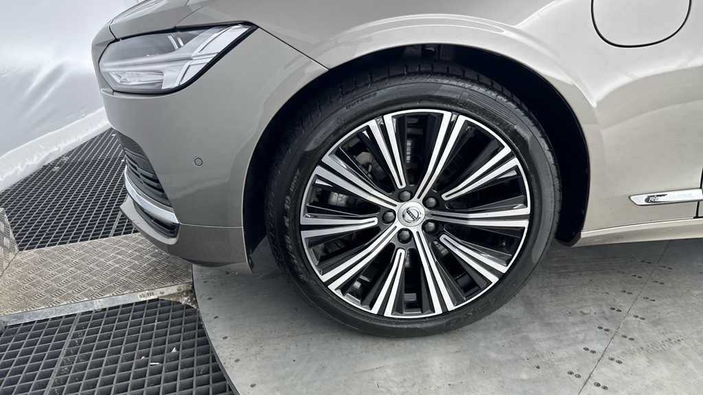 Volvo V90 2.0 B4d Momentum Blue #23