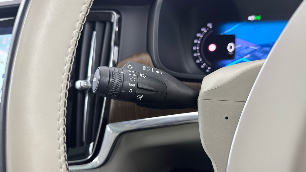 Volvo V90 2.0 B4d Momentum Blue #43