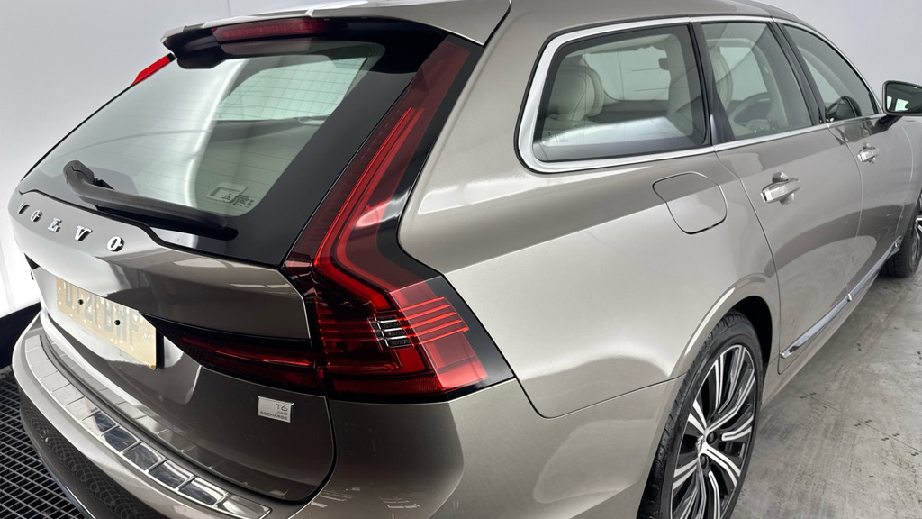 Volvo V90 2.0 B4d Momentum Blue #20
