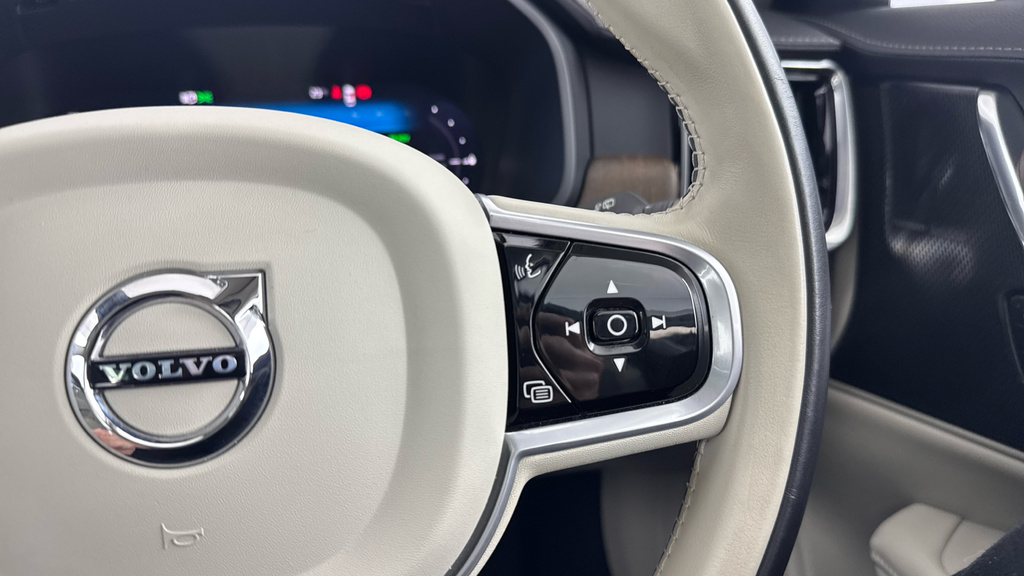 Volvo V90 2.0 B4d Momentum Blue #42