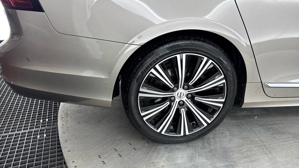 Volvo V90 2.0 B4d Momentum Blue #21