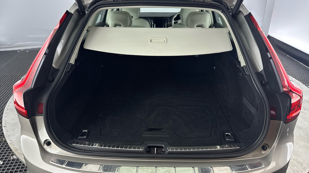 Volvo V90 2.0 B4d Momentum Blue #15