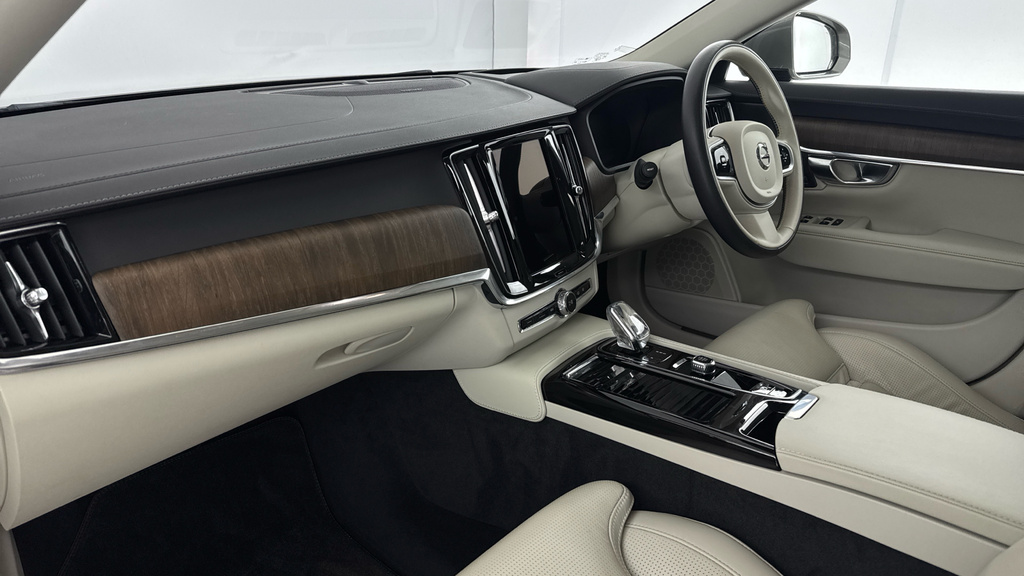 Volvo V90 2.0 B4d Momentum Blue #10