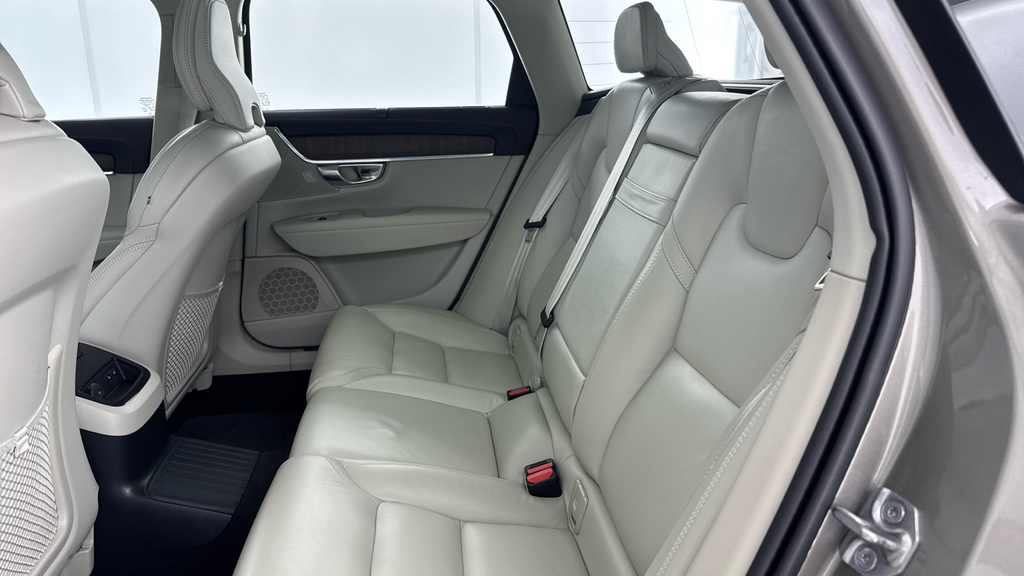 Volvo V90 2.0 B4d Momentum Blue #14