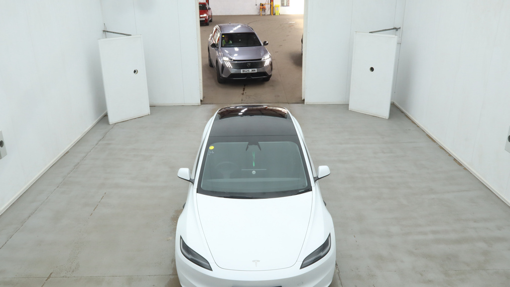 Tesla Model 3 Dual Motor Long Range Saloon 4 White