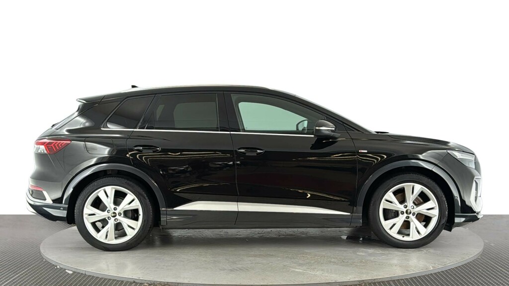 Audi Q4 E Tron 40 S Line Suv 82Kwh 204 Ps LR23ZDG Black #3