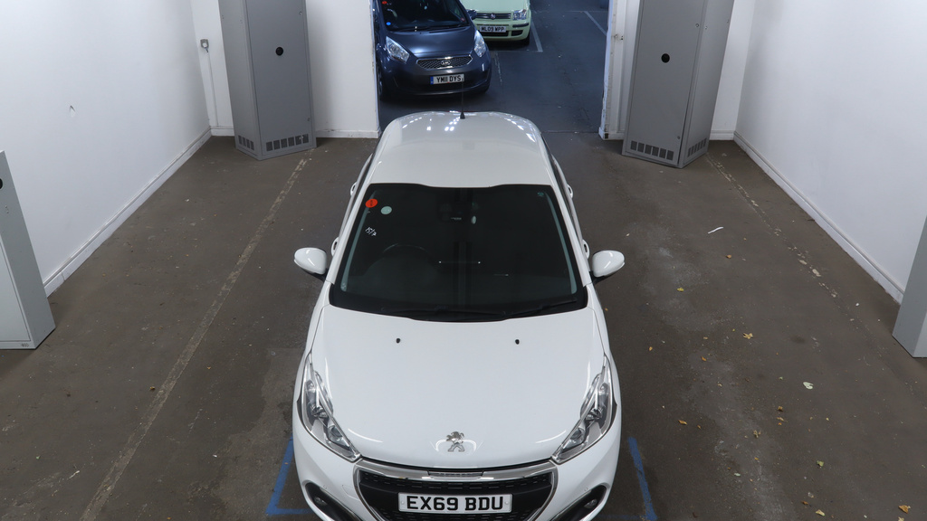 Peugeot 208 1.2 Puretech Tech Edition Hatchback Man White