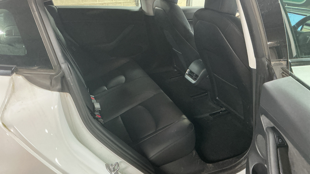 Tesla Model 3 Dual Motor Long Range Saloon 4 White #3