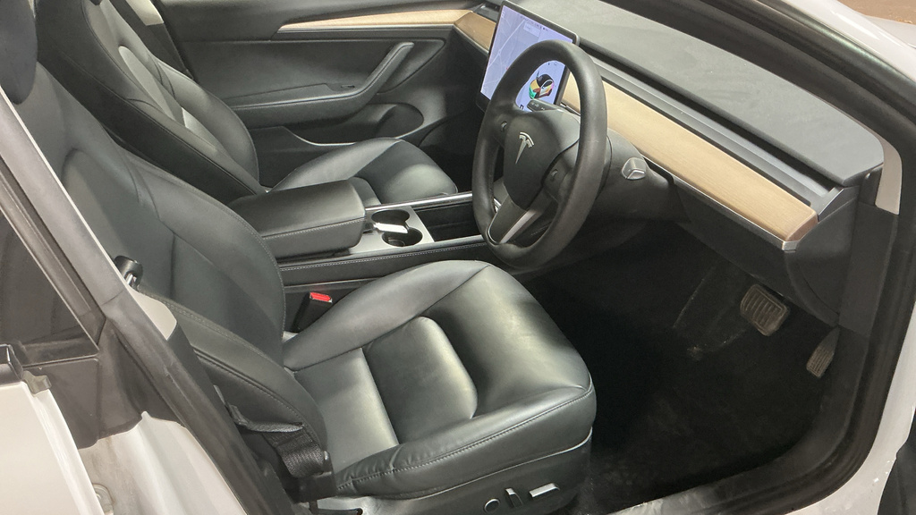 Tesla Model 3 Dual Motor Long Range Saloon 4 White #4