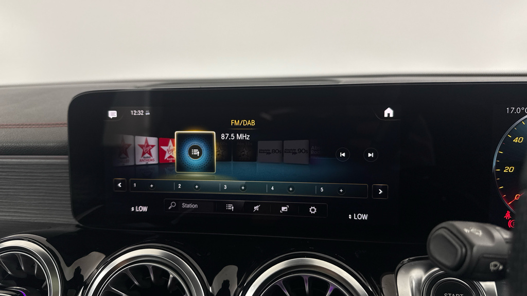 Mercedes-Benz EQB Suv Black #34