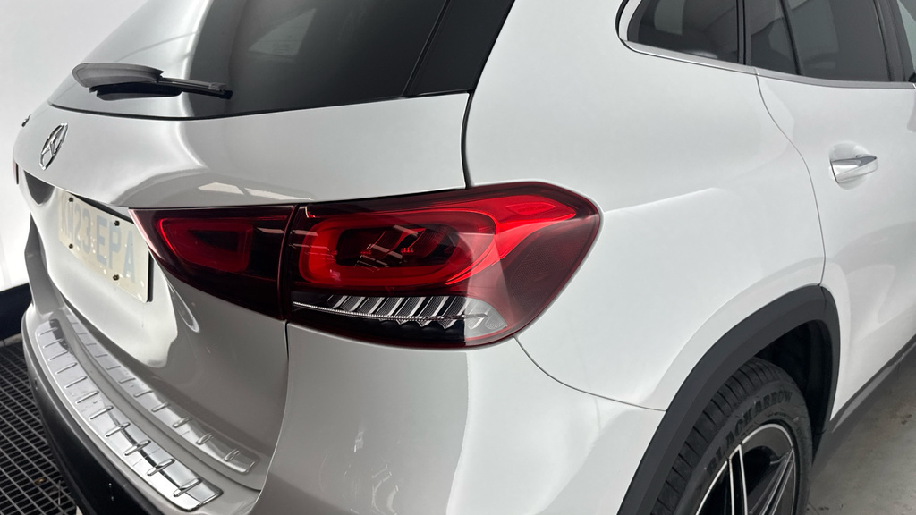 Mercedes-Benz GLA Class Gla 250E Amg Line Executive White #18