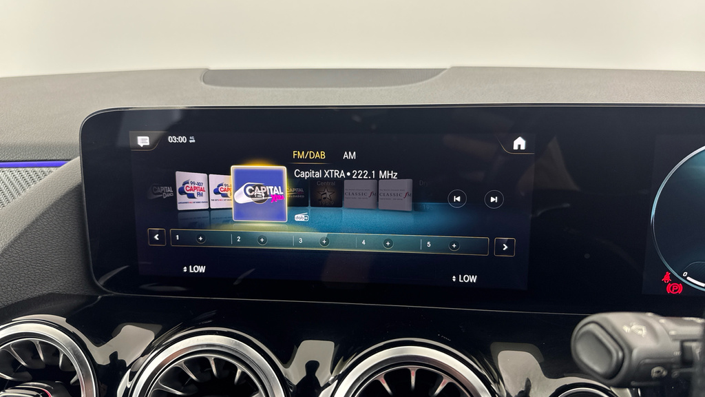 Mercedes-Benz GLA Class Gla 250E Amg Line Executive White #31