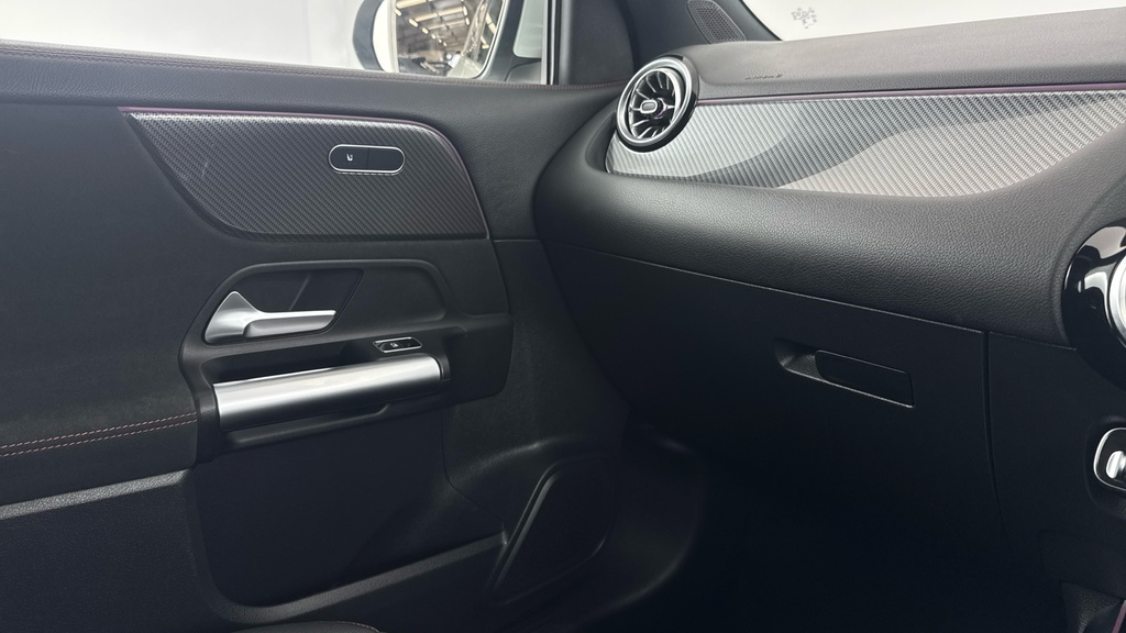 Mercedes-Benz GLA Class Gla 250E Amg Line Executive White #44