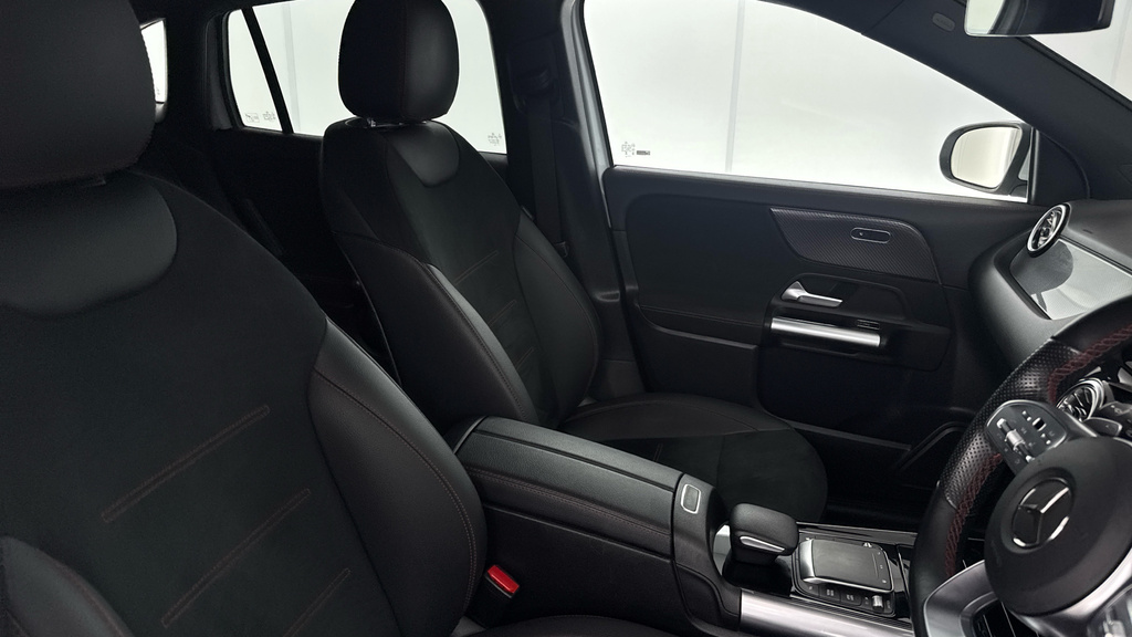 Mercedes-Benz GLA Class Gla 250E Amg Line Executive White #17