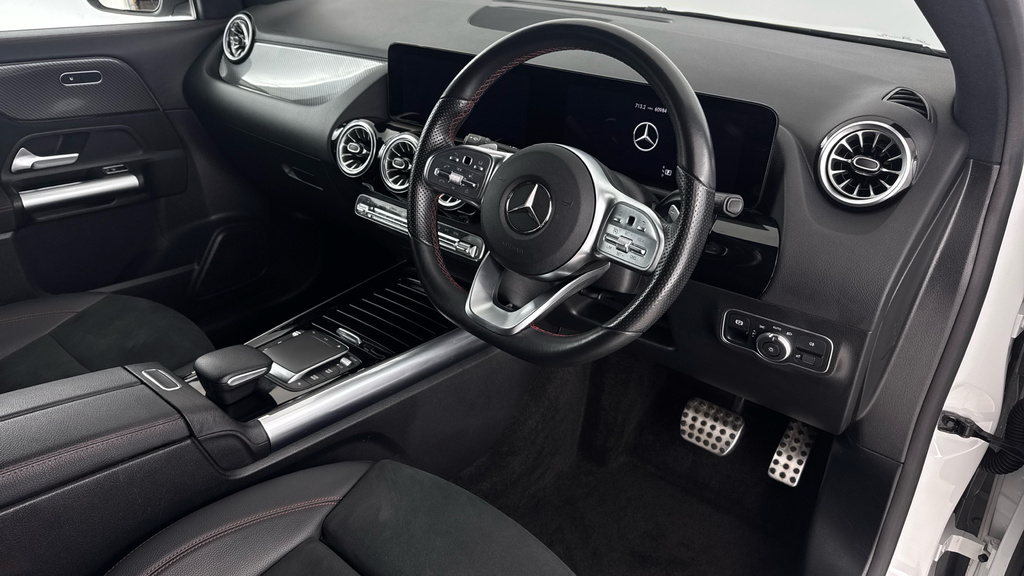 Mercedes-Benz GLA Class Gla 250E Amg Line Executive White #9