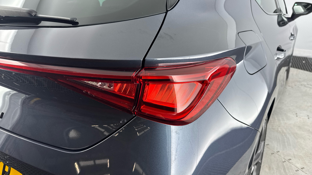 Cupra Leon Hatch Vz3 2.0 Tsi 300 7-Speed Red #18