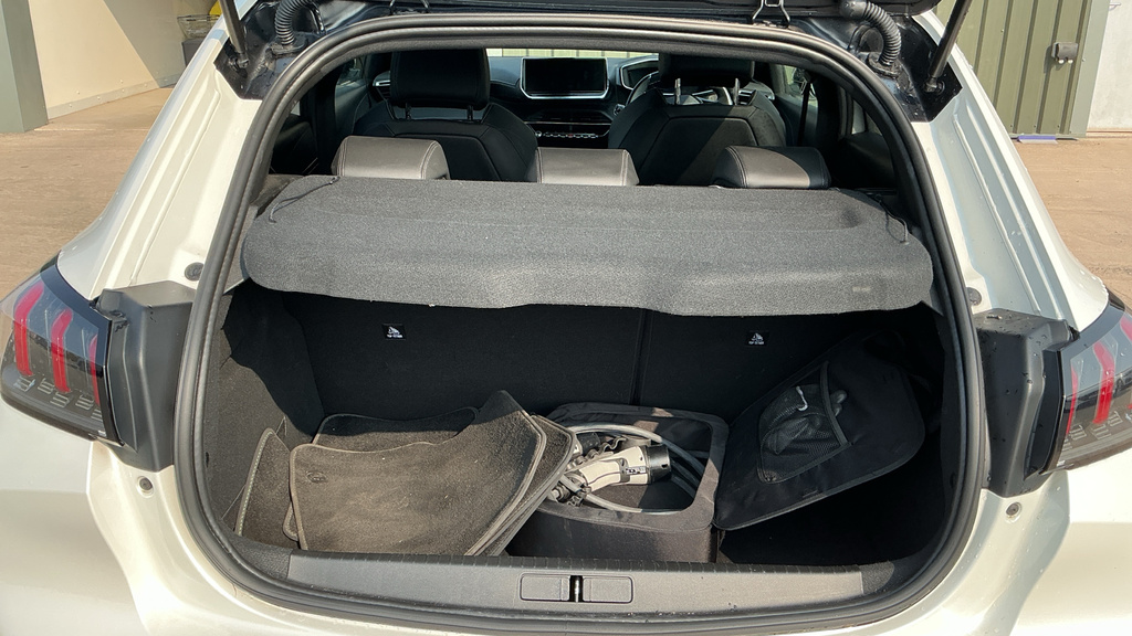 Peugeot e-208 50Kwh Gt Hatchback 136 Ps White