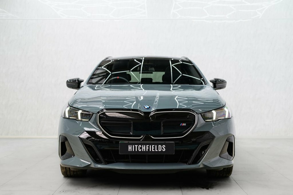 BMW i5 Estate Green #4