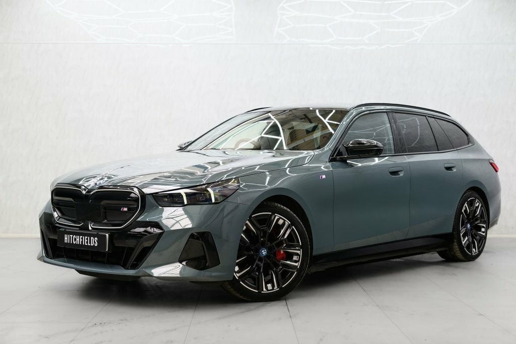 BMW i5 Estate Green #6