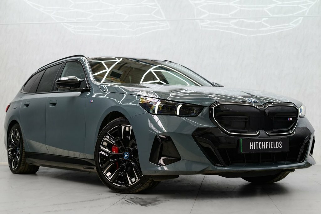 BMW i5 Estate Green #2