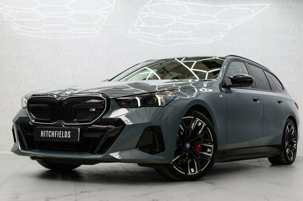 BMW i5 Estate Green #5