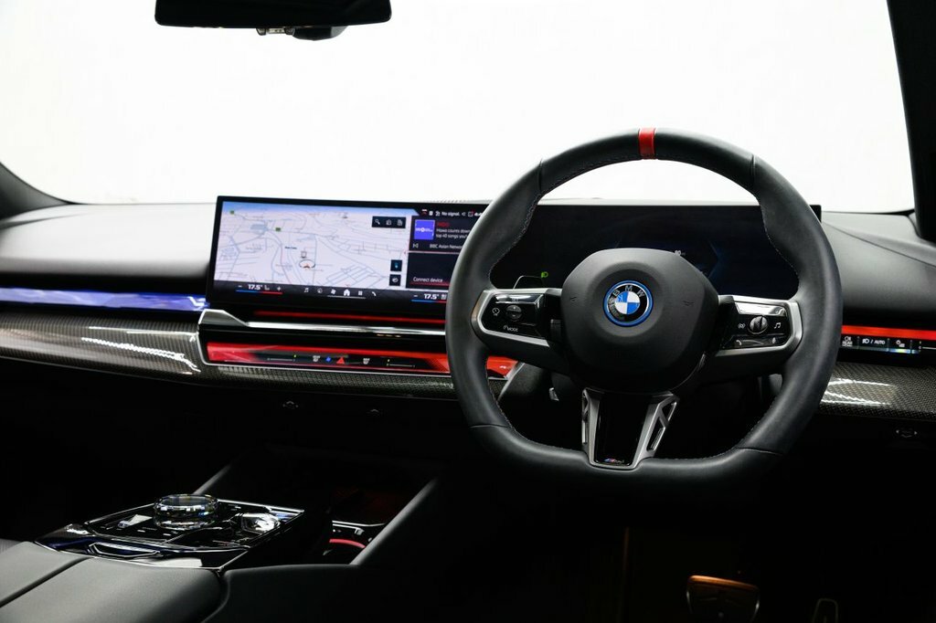 BMW i5 Estate Green #3