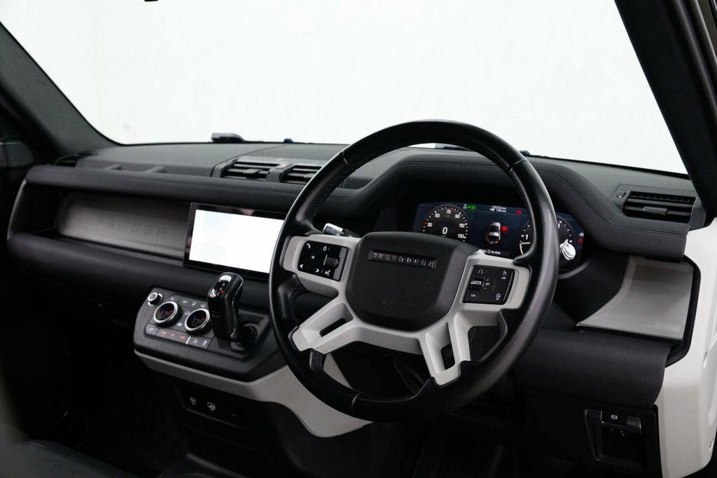 Land Rover Defender 3L X-dynamic S Black #3