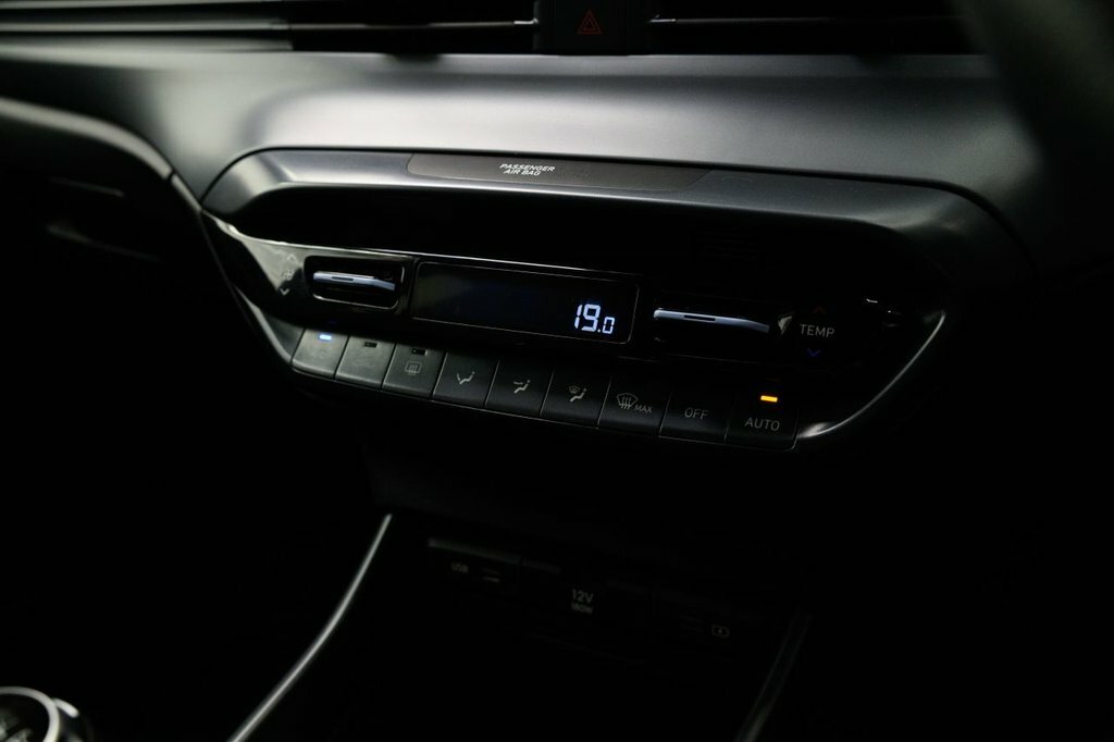 Hyundai I20 Se Connect Red #43