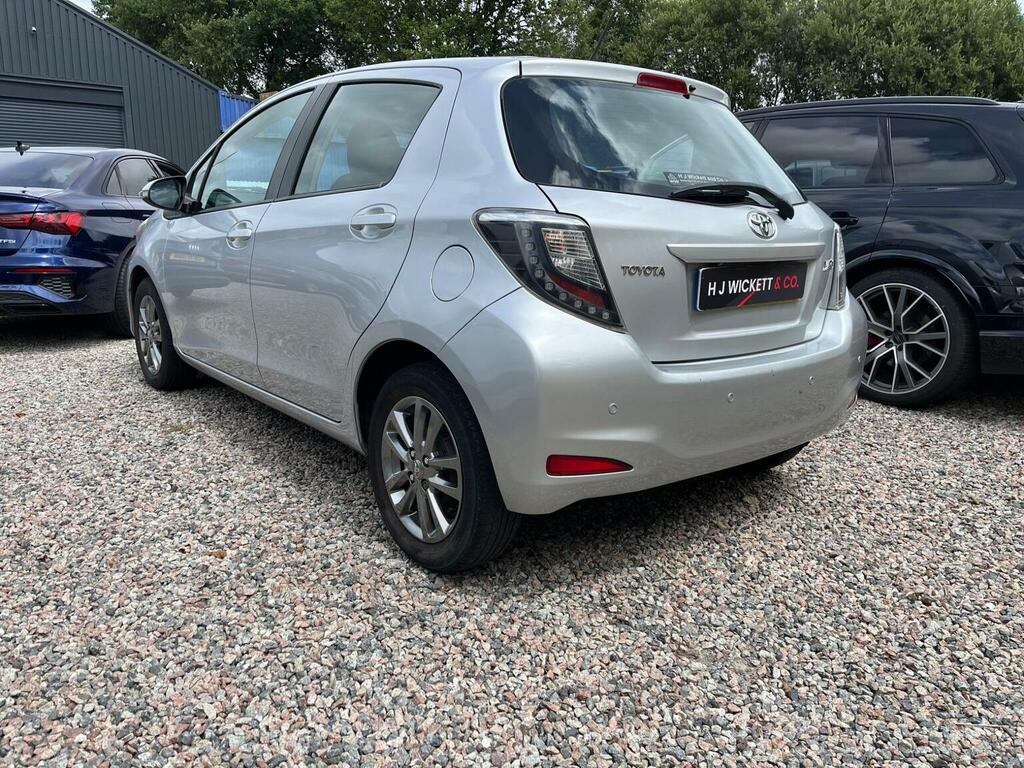 Toyota Yaris 1.33 Vvt-i Icon Black #3