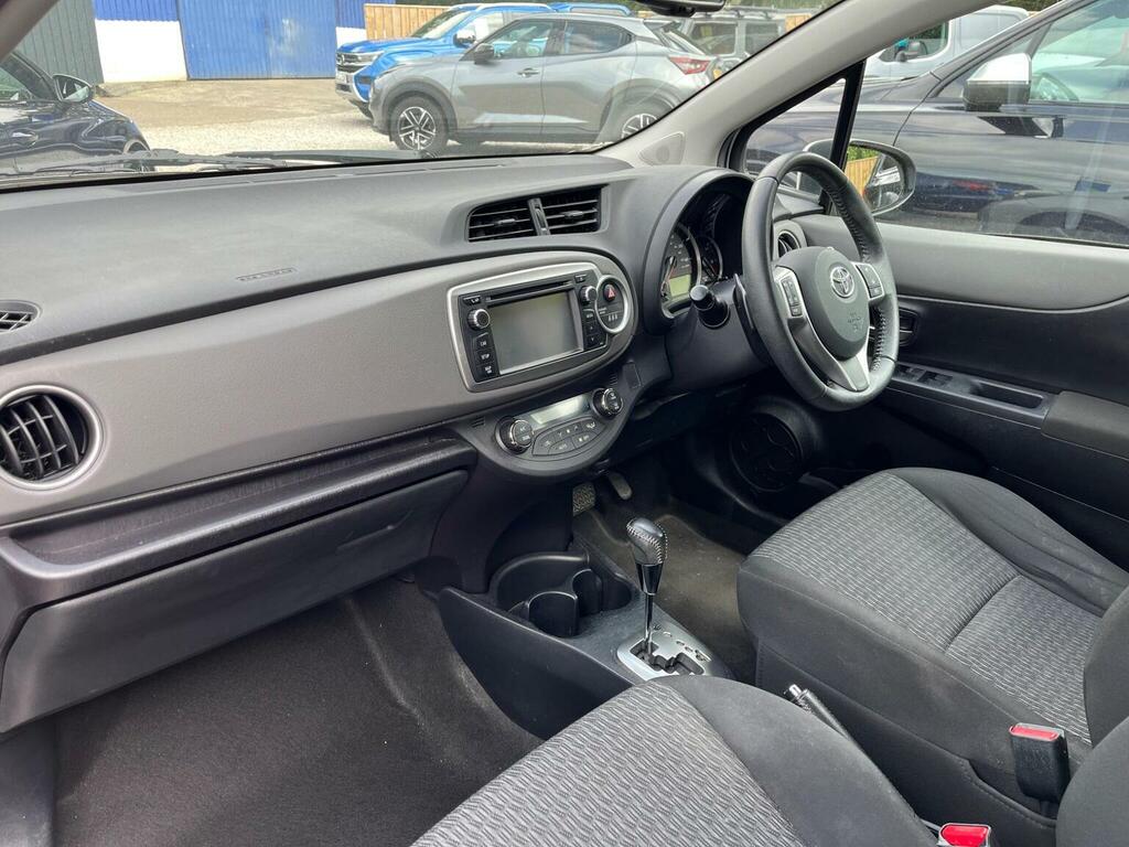 Toyota Yaris 1.33 Vvt-i Icon Black #6