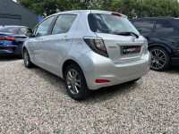 Toyota Yaris 1.33 Vvt-i Icon Black #11