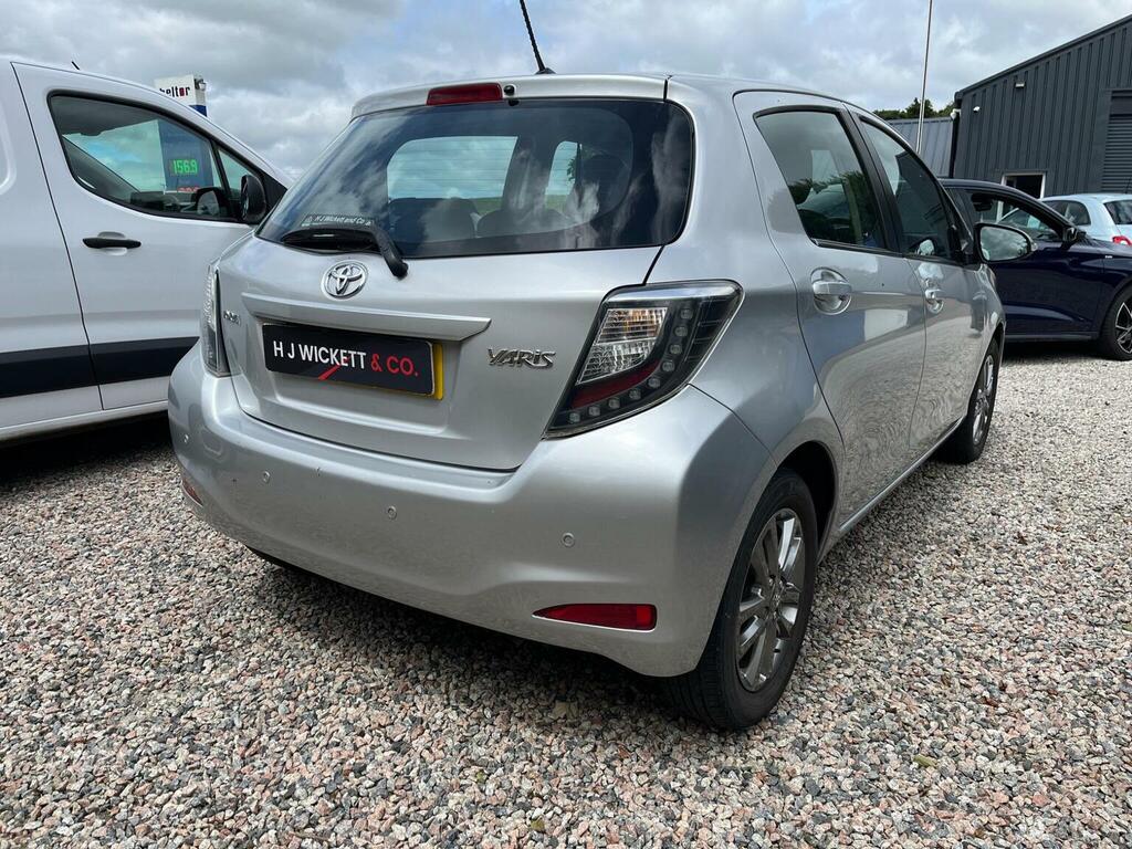 Toyota Yaris 1.33 Vvt-i Icon Black #4