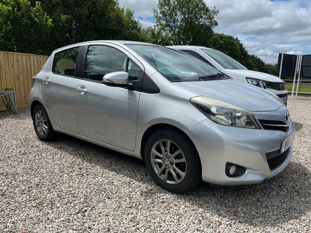 Toyota Yaris 1.33 Vvt-i Icon Black #1