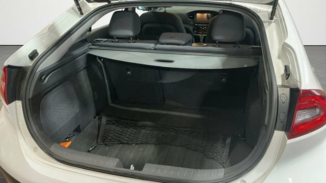 Hyundai Ioniq 28Kwh Premium White #7