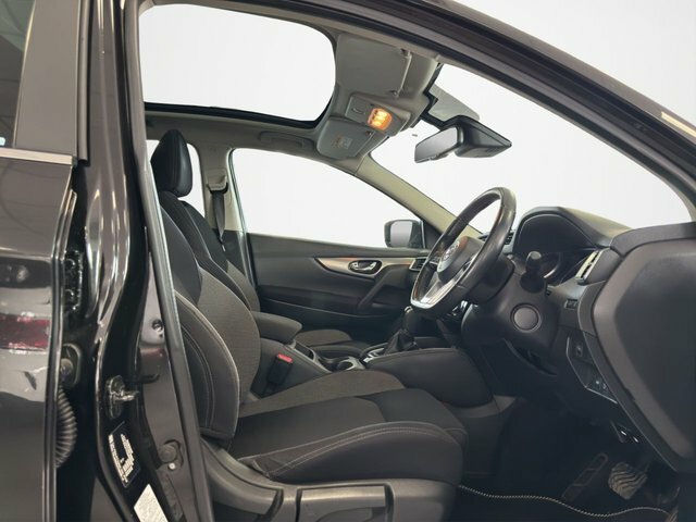 Nissan Qashqai Panroof1.2 Dig-t N-connecta Suv Xtr Black #4