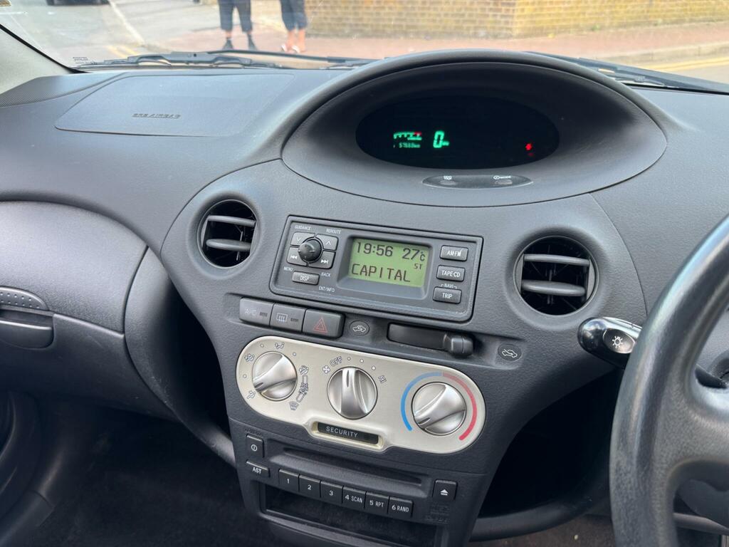 Toyota Yaris T3 Vvt-i 3-Door Silver #16